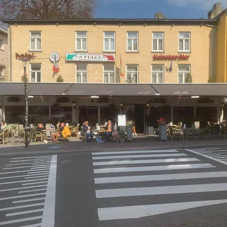 Restaurant La Piazza Hotell 3*