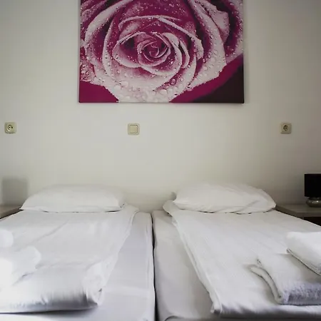 レストラン ラ ピアッツァ 3* ファルケンブルフ