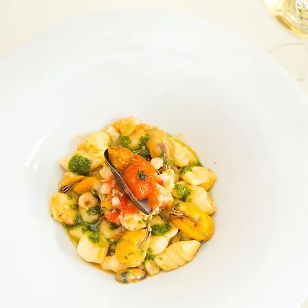 Restaurant La Piazza Hotell 3*