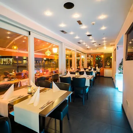 レストラン ラ ピアッツァ ファルケンブルフ