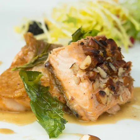 Restaurant La Piazza Hotell 3*